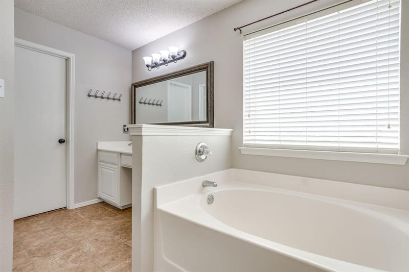 400 Bretts Way, Burleson TX 76028 - Photo 17