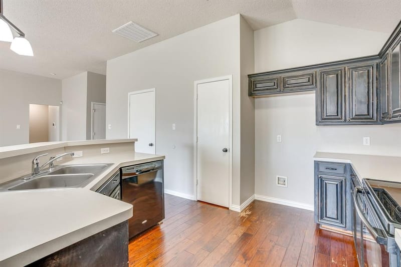 400 Bretts Way, Burleson TX 76028 - Photo 7