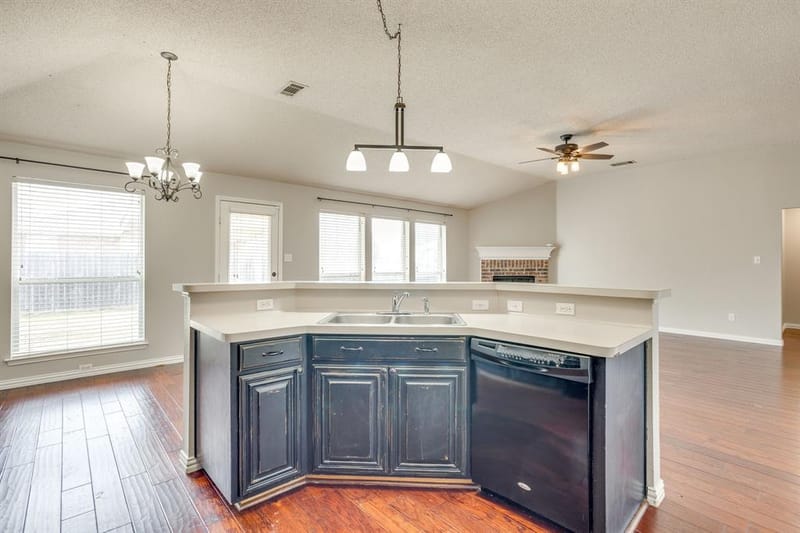 400 Bretts Way, Burleson TX 76028 - Photo 6