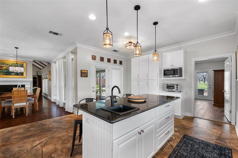 8903 Ravenswood Road, Granbury TX 76049 - Photo 15