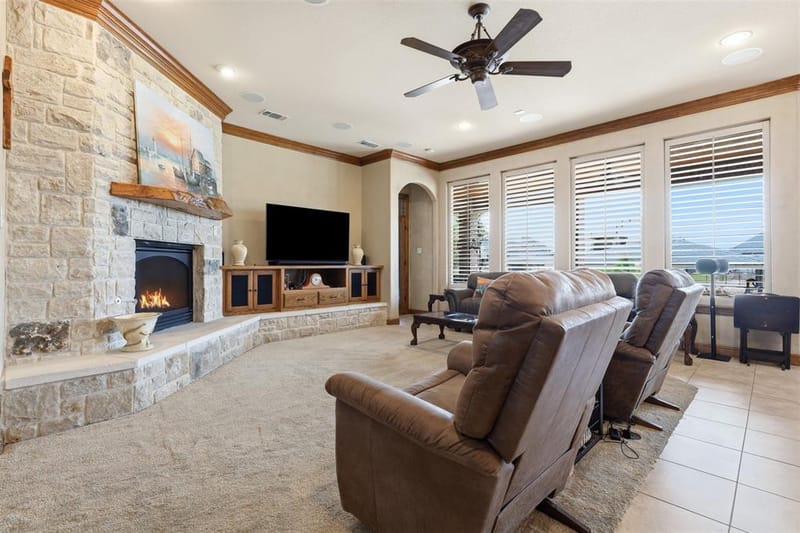 2606 Waters Edge Drive, Granbury TX 76048 - Photo 6