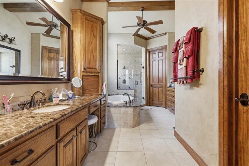 2606 Waters Edge Drive, Granbury TX 76048 - Photo 16