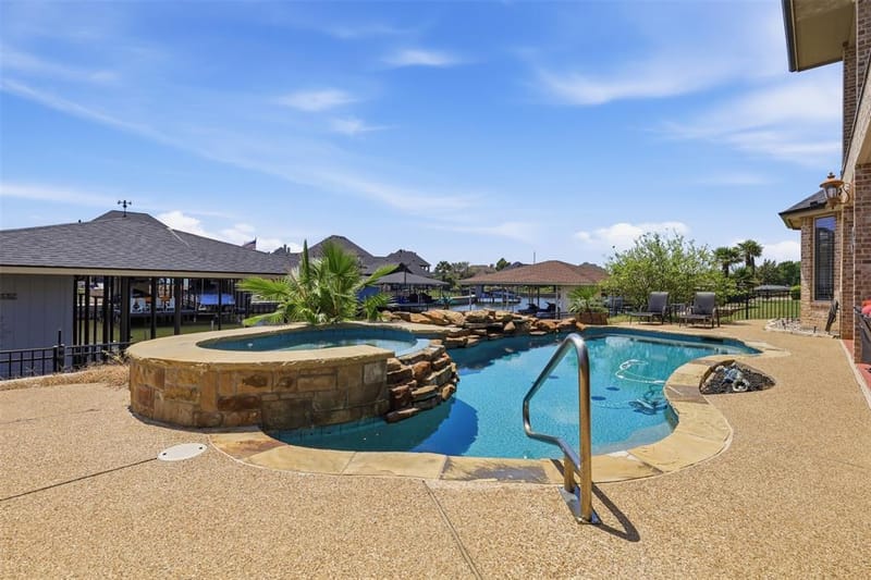 2606 Waters Edge Drive, Granbury TX 76048 - Photo 36