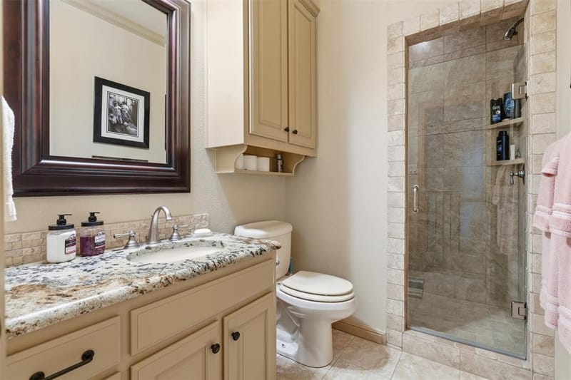 2606 Waters Edge Drive, Granbury TX 76048 - Photo 32