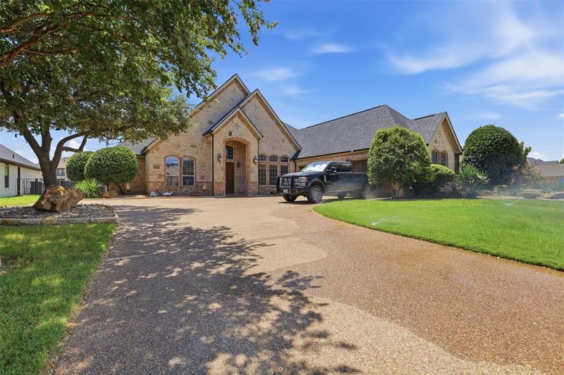 2606 Waters Edge Drive, Granbury TX 76048