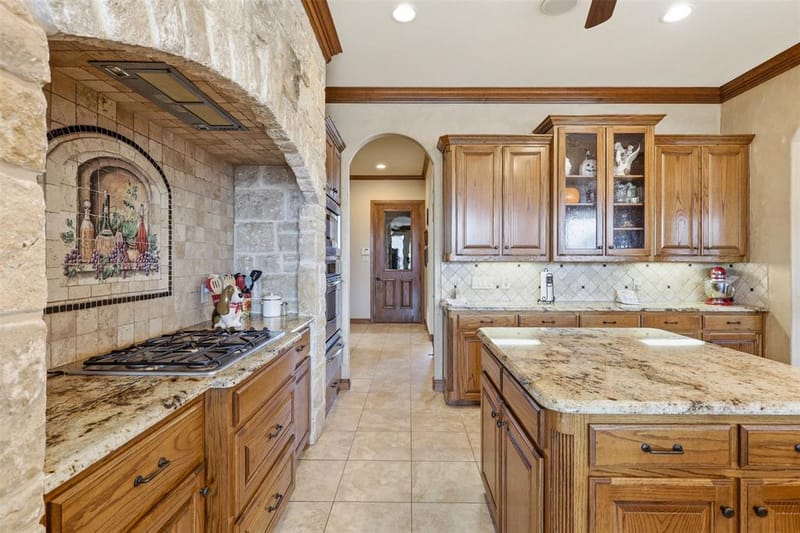 2606 Waters Edge Drive, Granbury TX 76048 - Photo 9