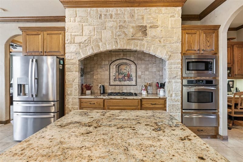 2606 Waters Edge Drive, Granbury TX 76048 - Photo 10