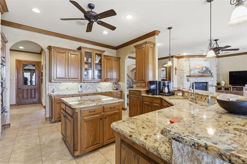 2606 Waters Edge Drive, Granbury TX 76048 - Photo 8