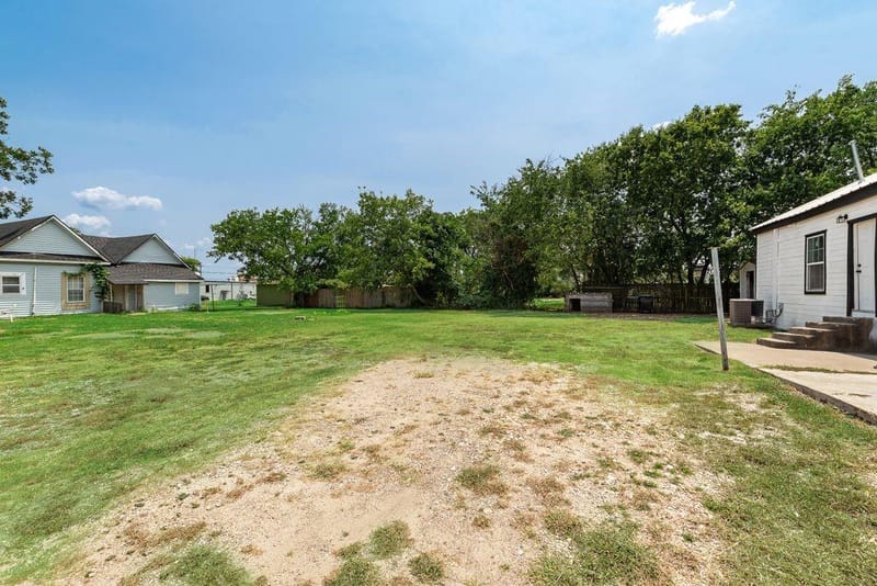 2203 Wesley Street, Greenville TX 75401 - Photo 25