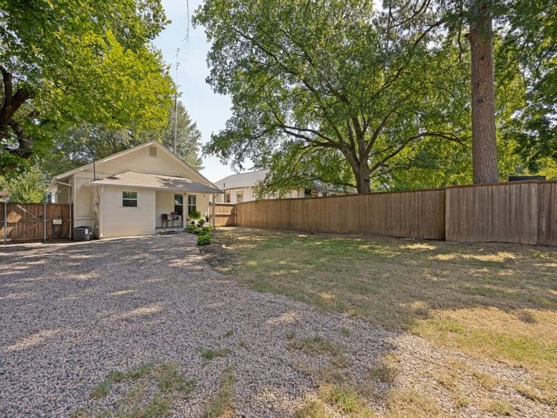 504 W Murray Street, Denison TX 75020 - Photo 11