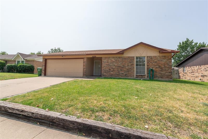 6412 Rebecca Lane, Watauga TX 76148