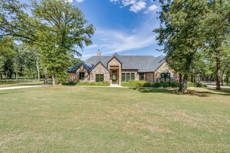3131 Trailwood Drive E, Burleson TX 76028 - Photo 2