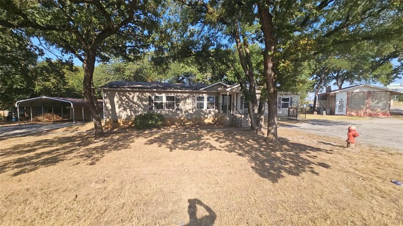100 Live Oak Street, Sanctuary TX 76020