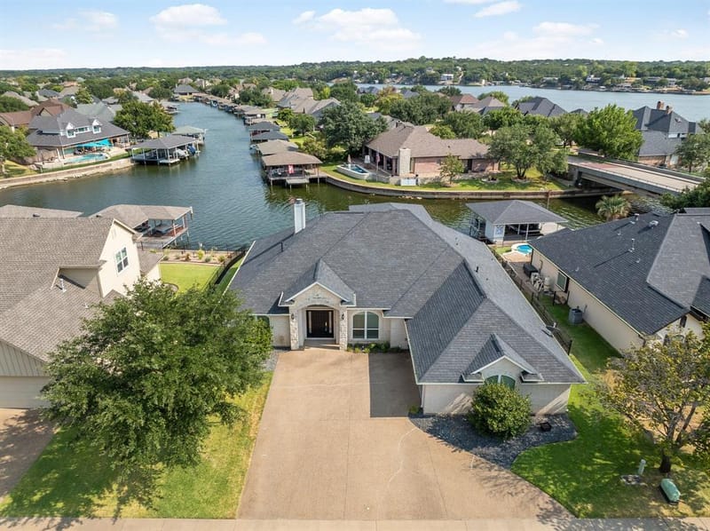 1003 Cliff Swallow Drive, Granbury TX 76048