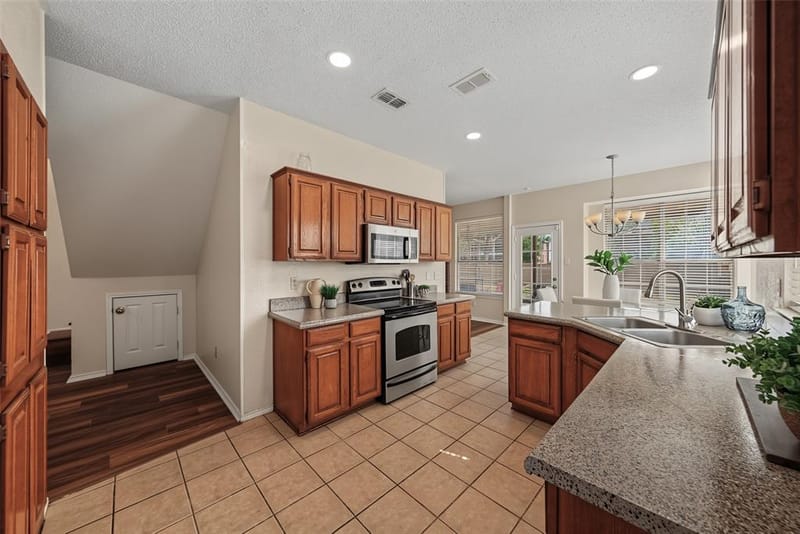 8112 Fireside Drive, North Richland Hills TX 76182 - Photo 7