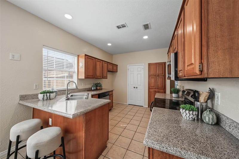 8112 Fireside Drive, North Richland Hills TX 76182 - Photo 9