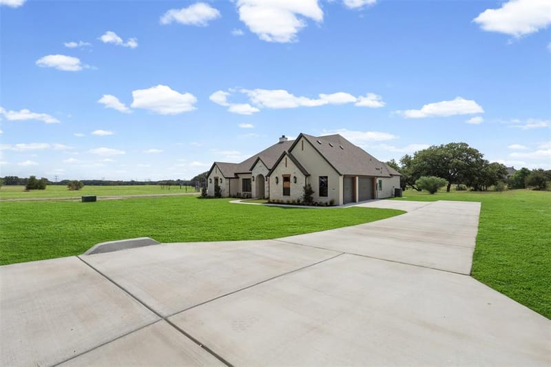 509 Acorn Trail, Granbury TX 76049 - Photo 2