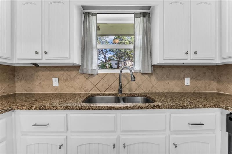 9730 Timberview Drive, Woodway TX 76712 - Photo 14