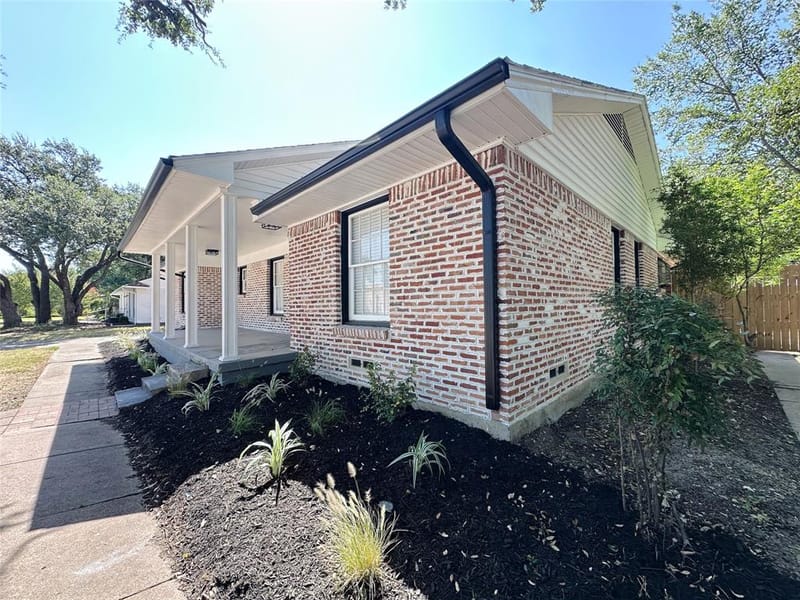1814 Walnut Avenue, Carrollton TX 75006 - Photo 2