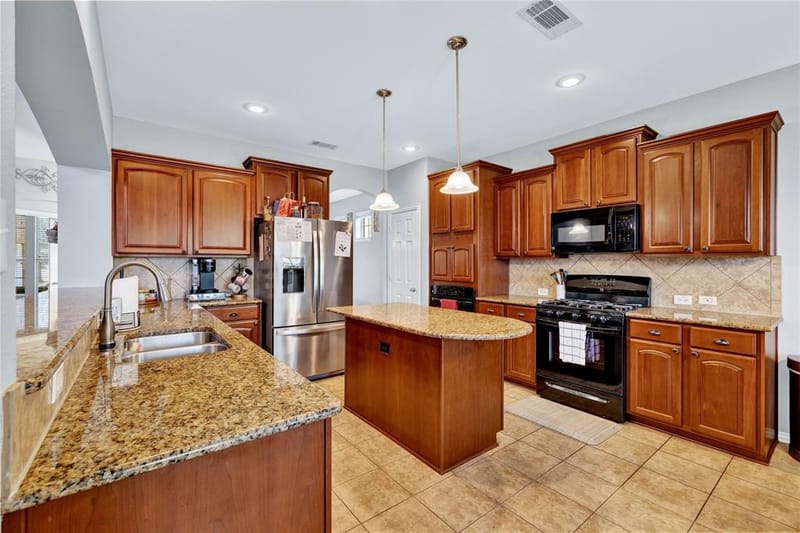 8124 Hickory Upland Drive, Fort Worth TX 76131 - Photo 7