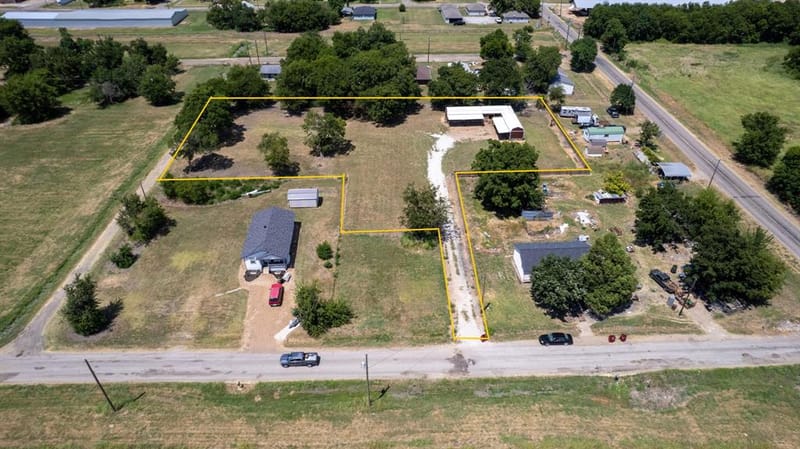 933 Scott, Honey Grove TX 75446 - Photo 20