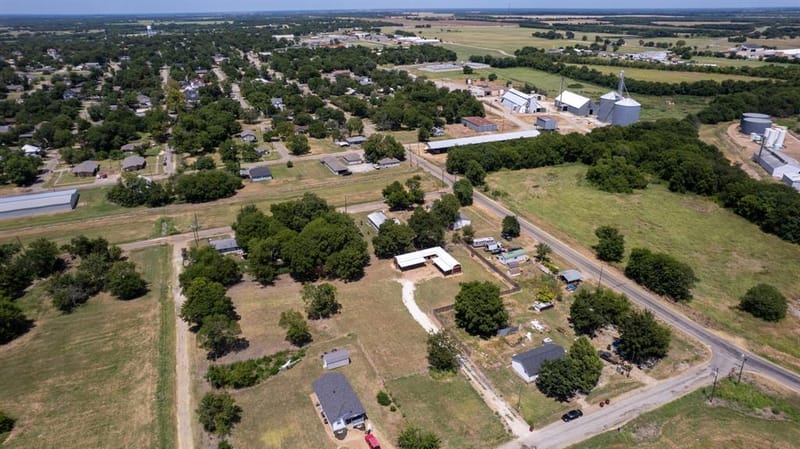 933 Scott, Honey Grove TX 75446 - Photo 21