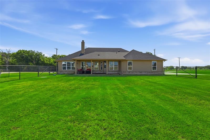 1212 County Road 4797, Springtown TX 76082 - Photo 33