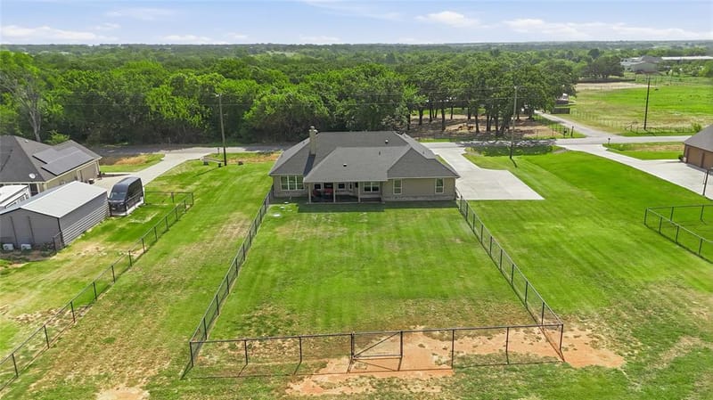 1212 County Road 4797, Springtown TX 76082 - Photo 37