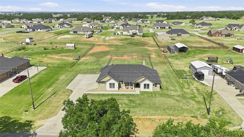 1212 County Road 4797, Springtown TX 76082 - Photo 35