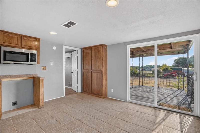 3205 Oak Hill Drive, Granbury TX 76048 - Photo 7