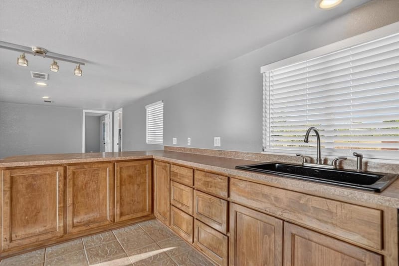 3205 Oak Hill Drive, Granbury TX 76048 - Photo 9