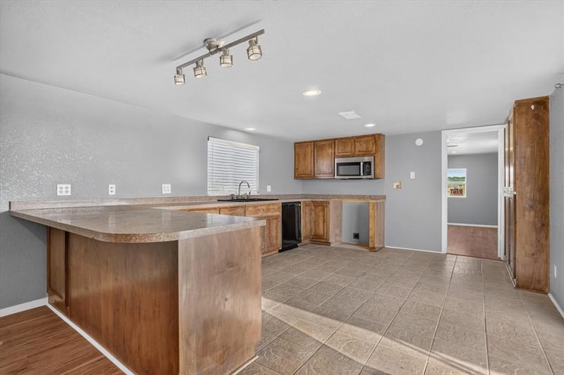 3205 Oak Hill Drive, Granbury TX 76048 - Photo 8