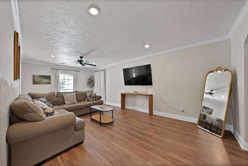 1102 Ash Street, Irving TX 75060 - Photo 9