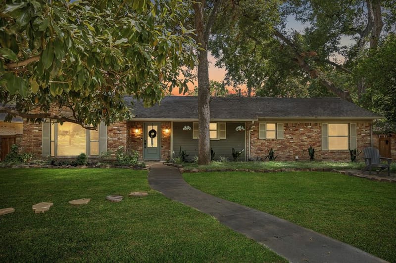 9812 Ravensway Drive, Dallas TX 75238