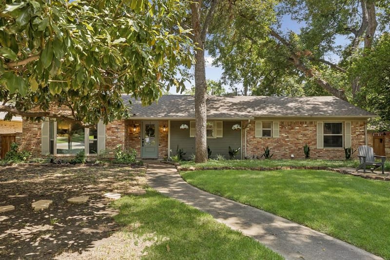 9812 Ravensway Drive, Dallas TX 75238 - Photo 30