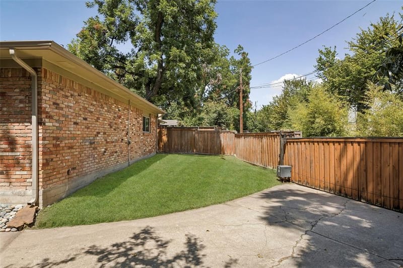 9812 Ravensway Drive, Dallas TX 75238 - Photo 31