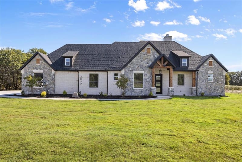 2057 Glenhollow Drive, Weatherford TX 76088