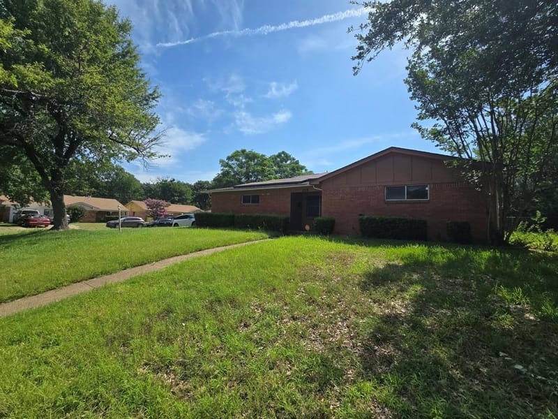 212 N Longacre Lane, Dallas TX 75217