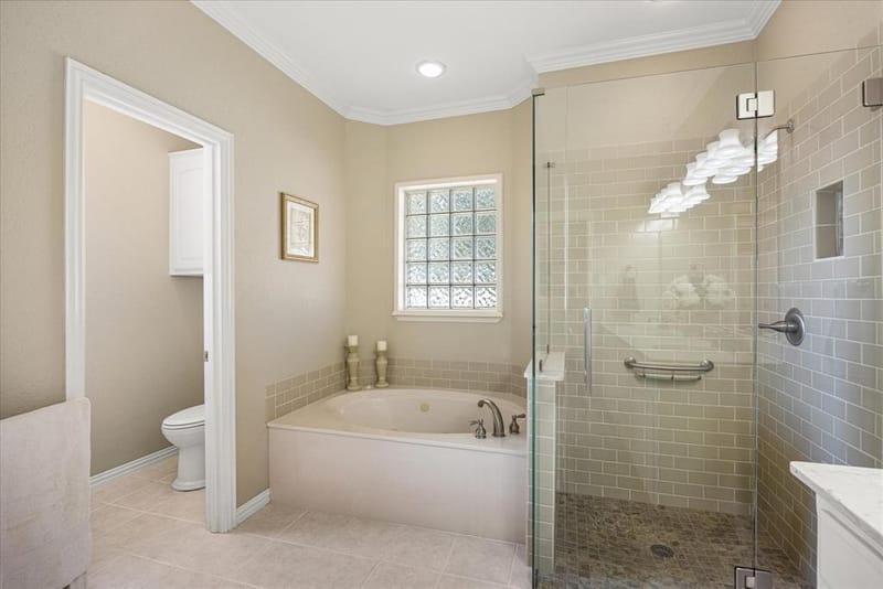 2101 W Emerald Bend Court, Granbury TX 76049 - Photo 27