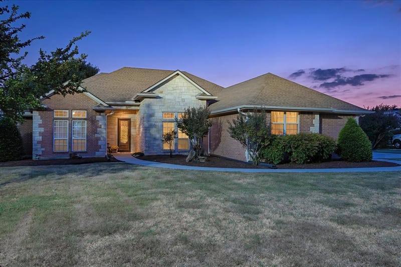 2101 W Emerald Bend Court, Granbury TX 76049 - Photo 2