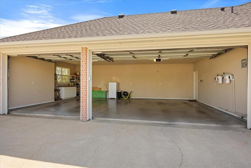 2101 W Emerald Bend Court, Granbury TX 76049 - Photo 36