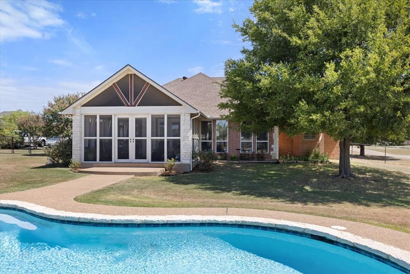 2101 W Emerald Bend Court, Granbury TX 76049 - Photo 32