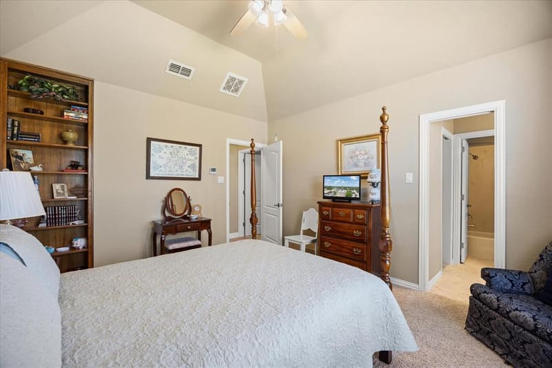2101 W Emerald Bend Court, Granbury TX 76049 - Photo 10