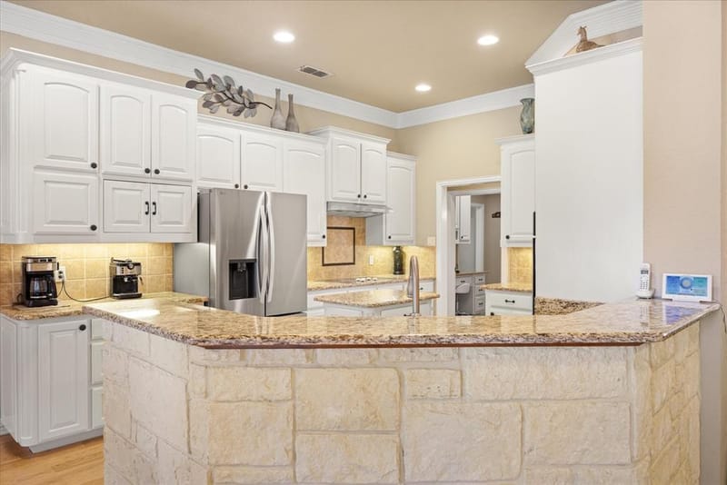2101 W Emerald Bend Court, Granbury TX 76049 - Photo 18