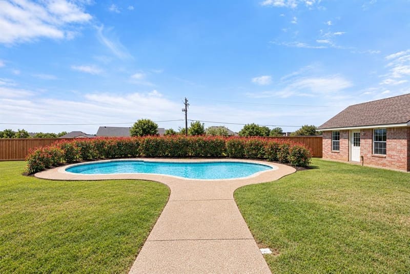 2101 W Emerald Bend Court, Granbury TX 76049 - Photo 31