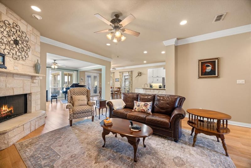 2101 W Emerald Bend Court, Granbury TX 76049 - Photo 4