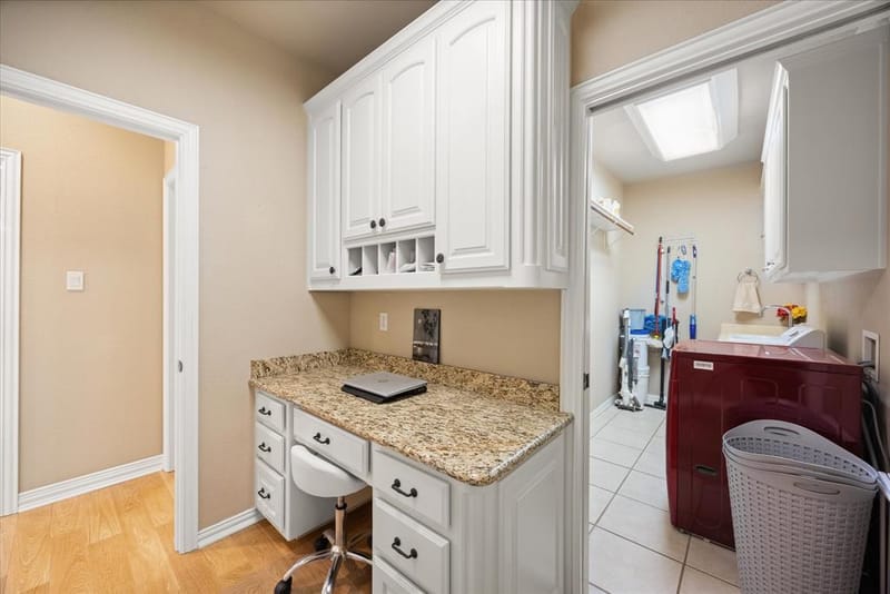 2101 W Emerald Bend Court, Granbury TX 76049 - Photo 8
