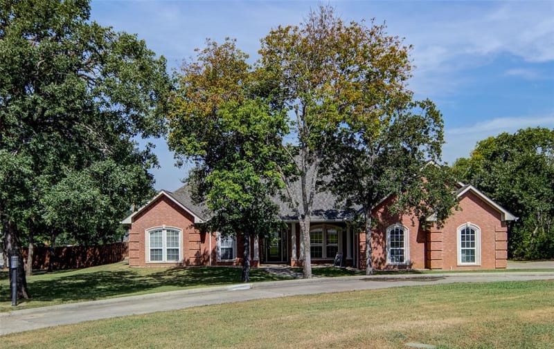 814 Haynie Drive, Runaway Bay TX 76426 - Photo 2