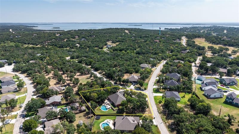 814 Haynie Drive, Runaway Bay TX 76426