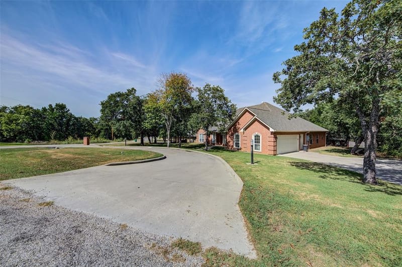 814 Haynie Drive, Runaway Bay TX 76426 - Photo 4